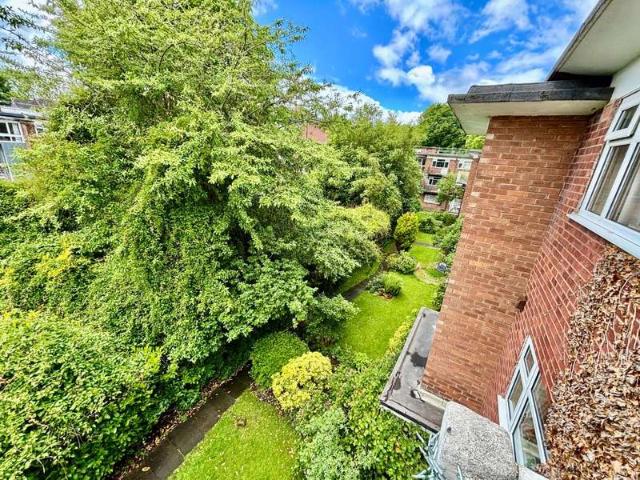 Flat for sale in Georgia, Greater Manchester