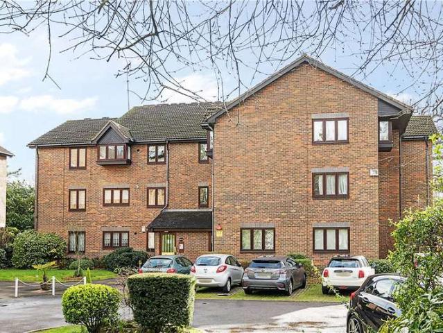 Flat for sale in Little Stanmore, Greater London