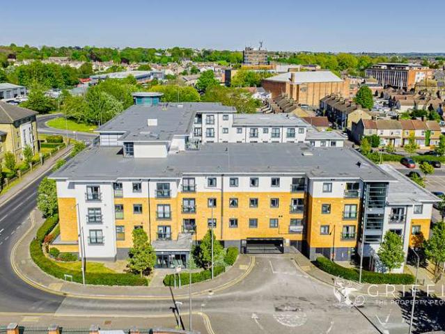 Flat for sale in Badgers Dene, Grays