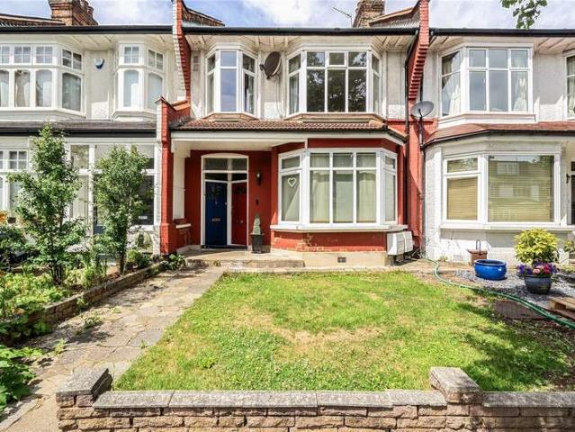 Flat for sale in Palmers Green, Greater London