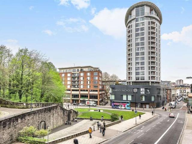 Flat for sale in Broadmead, Feckenham