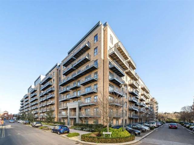 Flat for sale in Colindale, Greater London