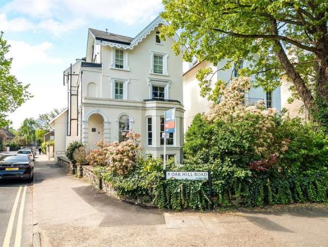 Flat for sale in Surbiton, Greater London