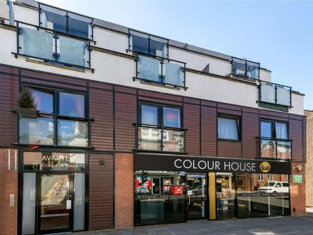 Flat for sale in Hillview, Surrey
