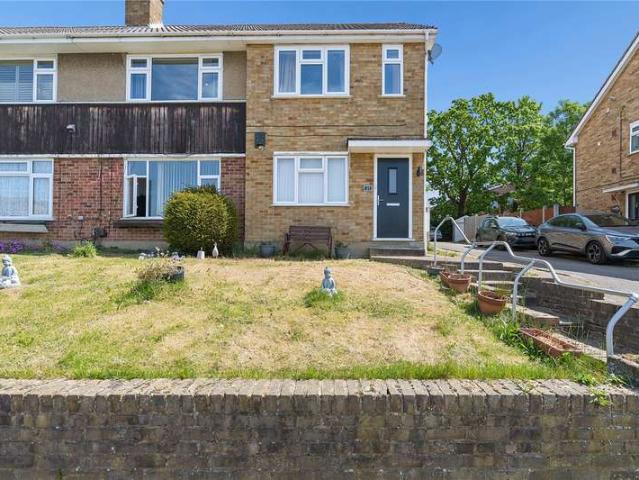 Flat for sale in Upminster, Greater London