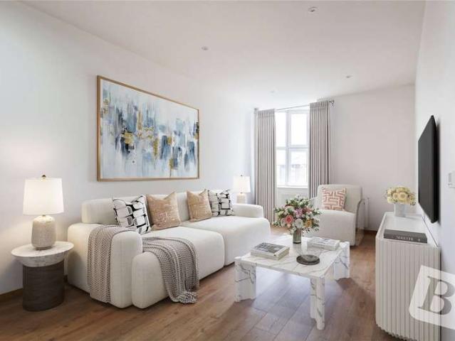 Flat for sale in Romford, Becontree Heath