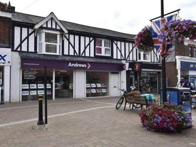 Flat for sale in Red Hill, Surrey