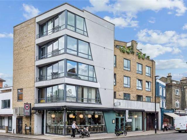 Flat for sale in Finsbury Park, Greater London