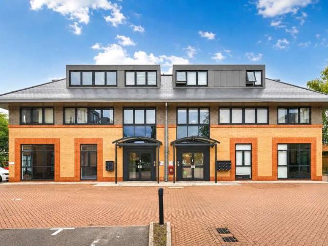 Flat for sale in Kingsway Business Park, Woking