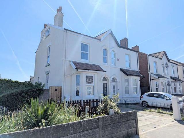 Flat for rent in Crossens, Sefton
