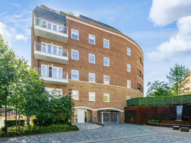 Flat for sale in Oxted, Hillview