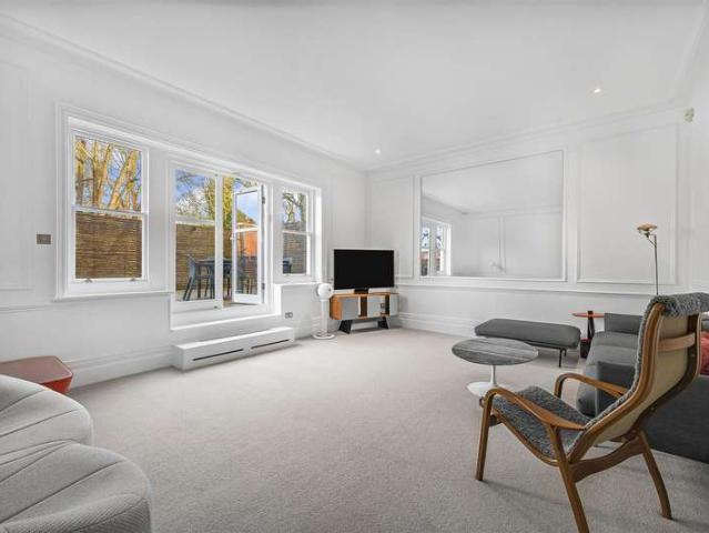 Flat for sale in West Hampstead, Greater London