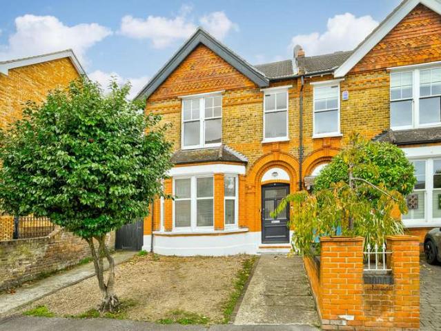 Flat for sale in Wanstead, Greater London