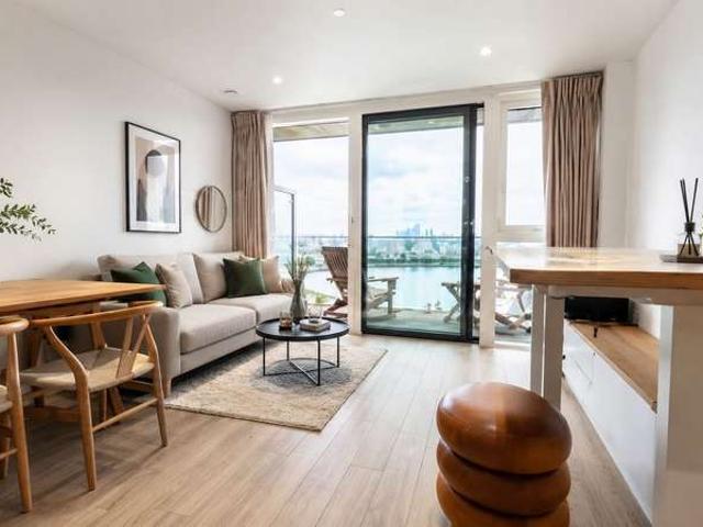 Flat for sale in Woodberry Down, Stamford Hill