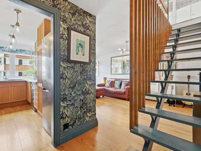 Flat for sale in Wanstead, Greater London