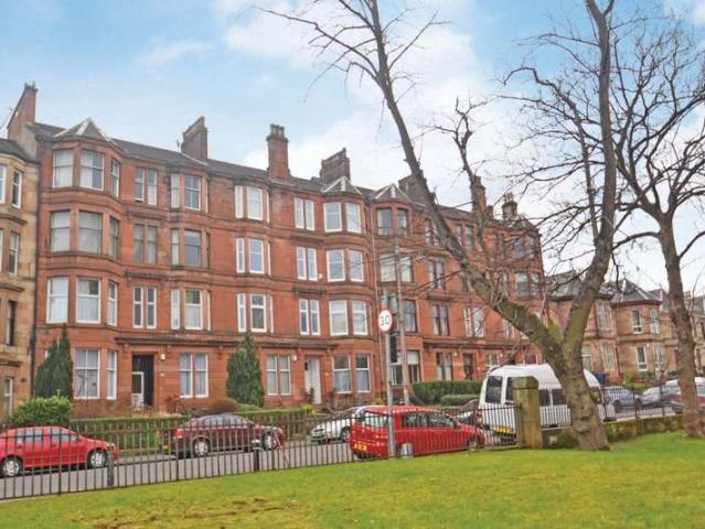 Flat for sale in Crosshill, Scotland