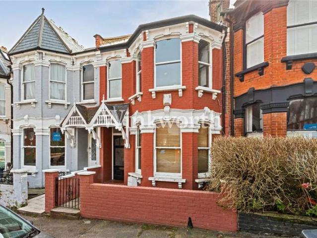 Flat for sale in Harringay, Greater London