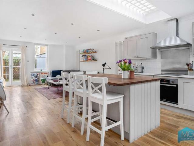 Flat for sale in Tufnell Park, Greater London