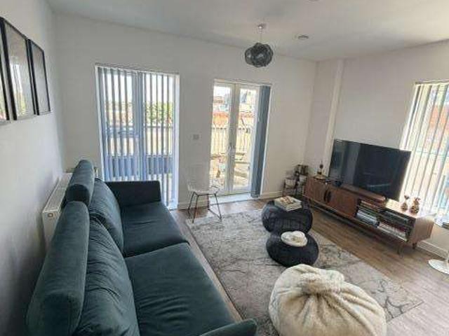 Flat for sale in Hayes, Greater London