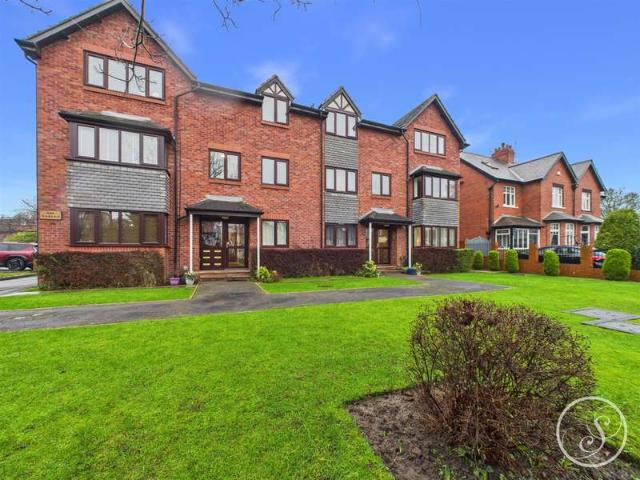 Flat for sale in West Yorkshire