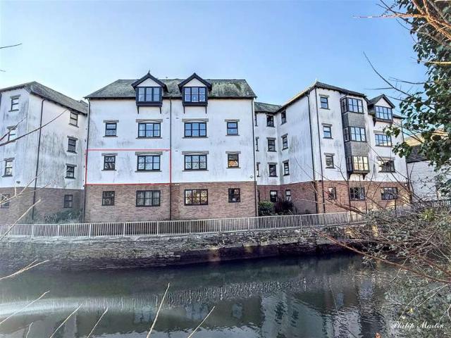 Flat for sale in Moresk, Penweathers