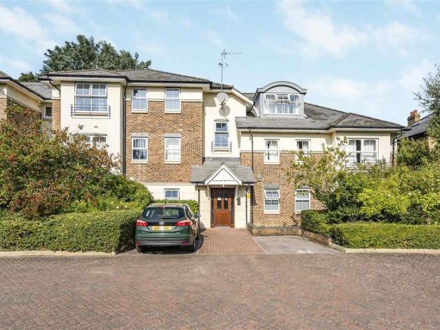 Flat for sale in Royal Borough of Kingston upon Thames, Greater London