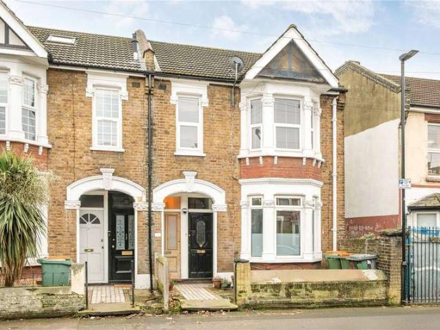 Flat for sale in Upton, Greater London