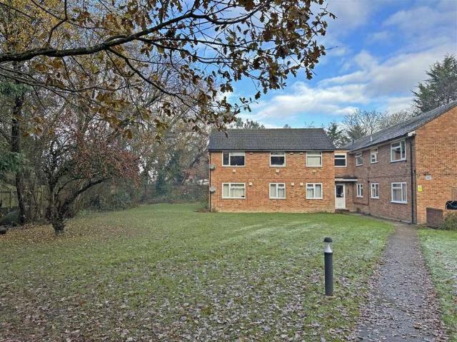 Flat for sale in Burstow, Hillview