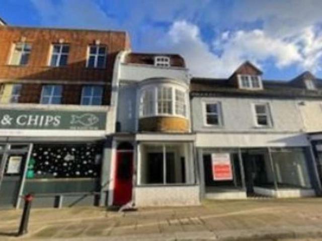 Flat for sale in Row Town, Surrey