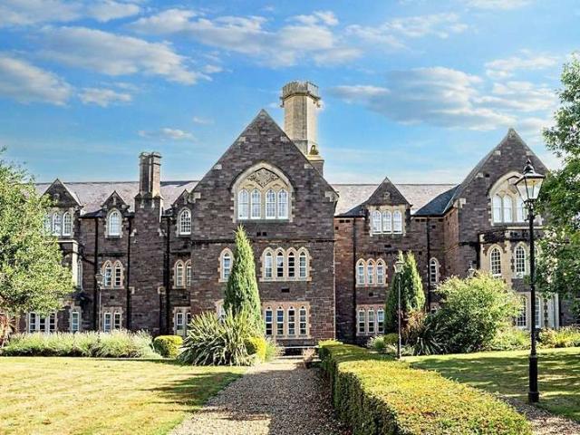 Flat for sale in Abergavenny