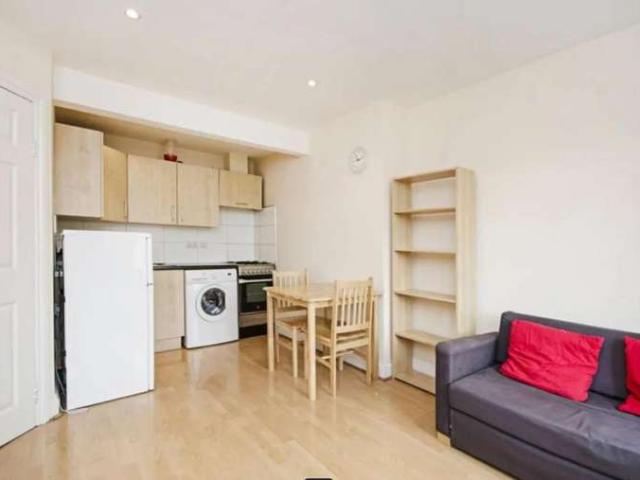 Flat for rent in Temple Fortune, Greater London
