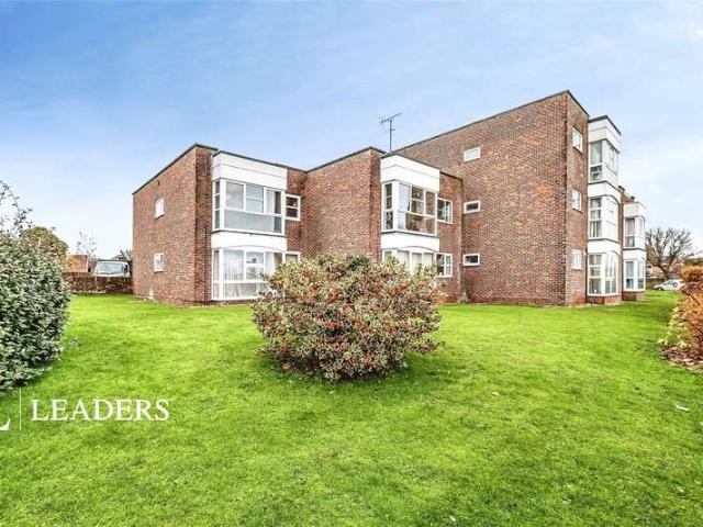 Flat for sale in Worthing, West Sussex
