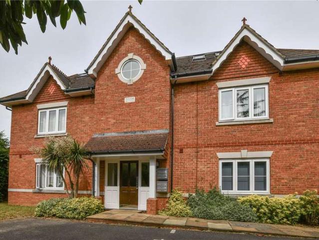 Flat for sale in Sindlesham, Winnersh