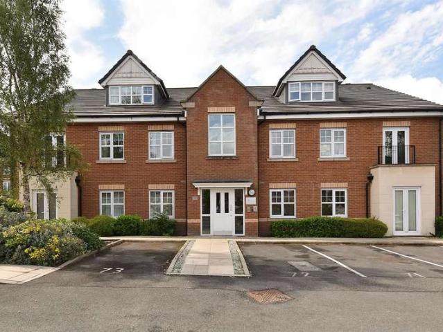 Flat for sale in Broken Cross, Macclesfield