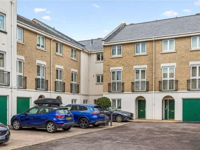 Flat for sale in Summerstown, Upper Tooting