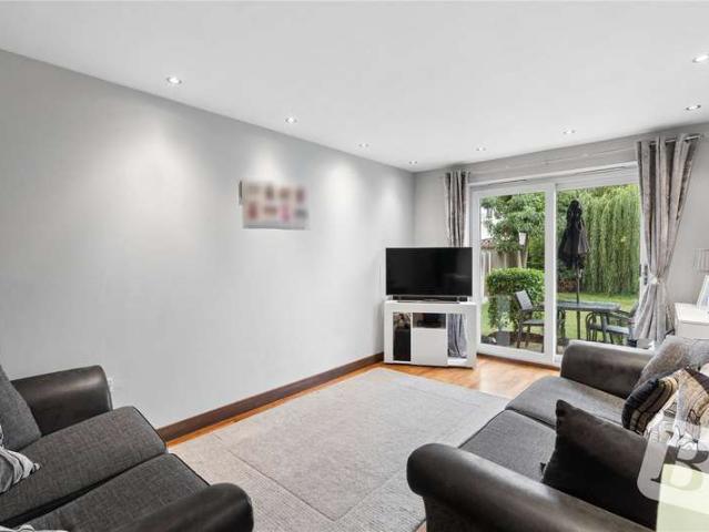 Flat for sale in Pot Kilns, Greater London
