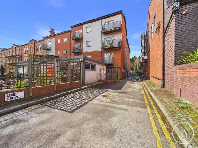 Flat for sale in Chapel Allerton, West Yorkshire