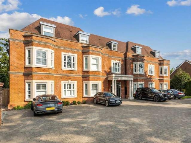 Flat for sale in Northwood, Greater London