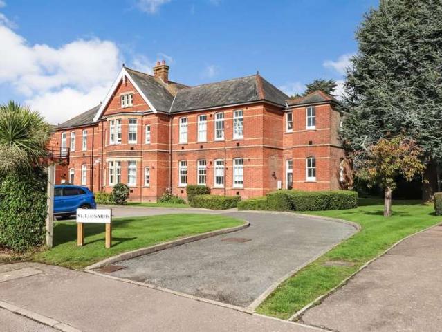 Flat for sale in North Horsham, Horsham