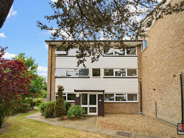Flat for sale in Lower Halliford, Surrey