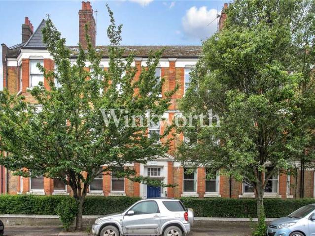 Flat for sale in Harringay, Greater London