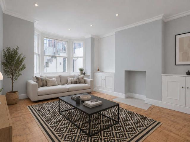 Flat for sale in Brompton, Greater London