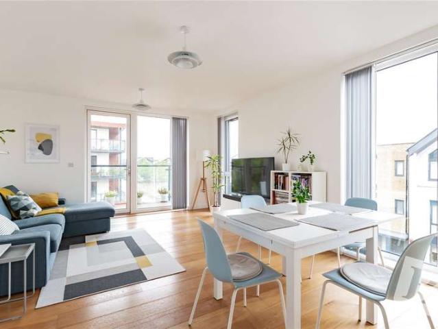 Flat for sale in Harold Wood, Greater London