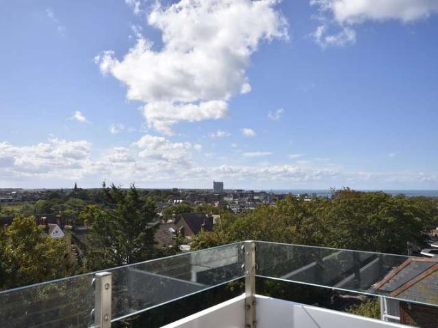Flat for rent in Cliftonville West, Acol