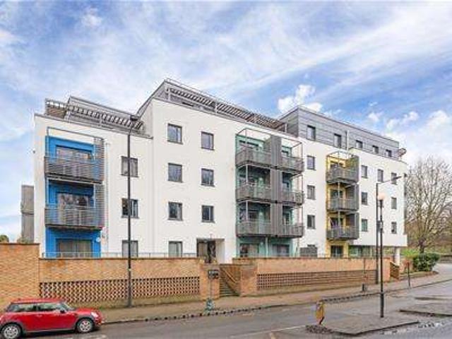 Flat for sale in London Borough of Croydon, Upper Norwood