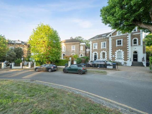 Flat for sale in London Borough of Croydon, Waddon