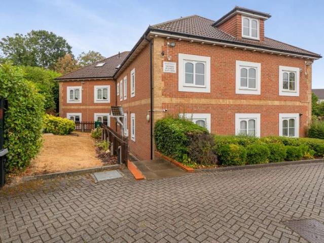 Flat for sale in Burnham, Slough