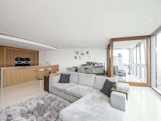 Flat for sale in London Borough of Lambeth, Greater London