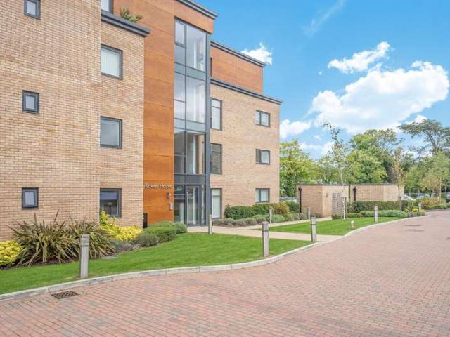 Flat for sale in Golden Valley, Gloucestershire