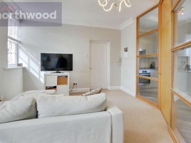 Flat for sale in High Field, York